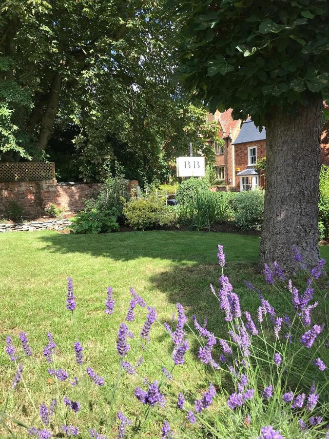 The White House Bed & Breakfast Milton Keynes Exterior photo