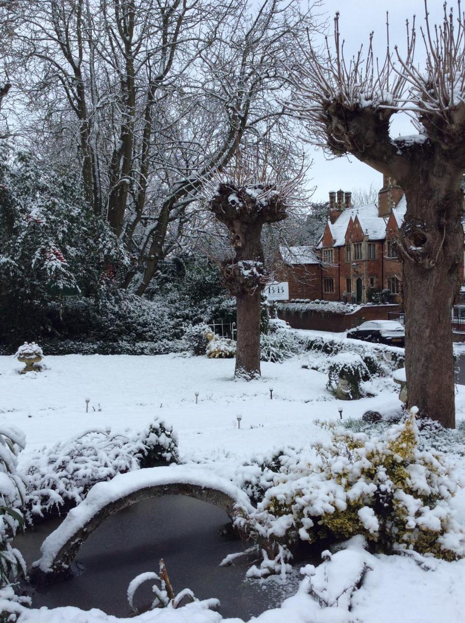 The White House Bed & Breakfast Milton Keynes Exterior photo